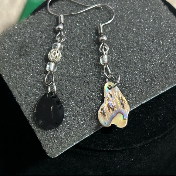 Handmade Silver and Black Dangle abalone Earrings Mismatched - Picture 3 of 4
